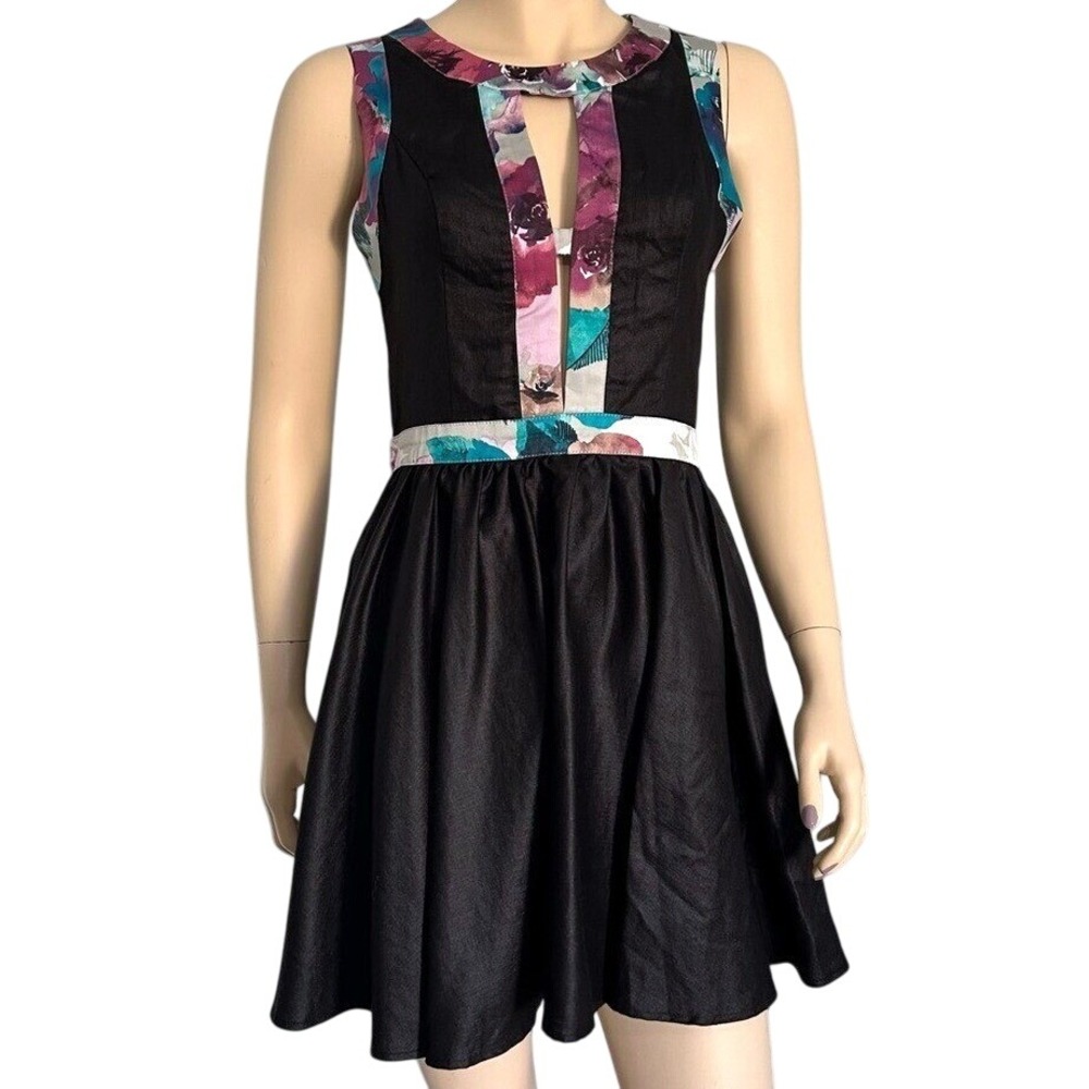 Keepsake The Label fit and flare sleeveless skater mini dress black Floral‎ L